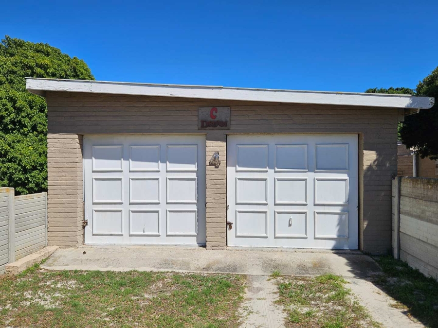 4 Bedroom Property for Sale in Pearly Beach Western Cape